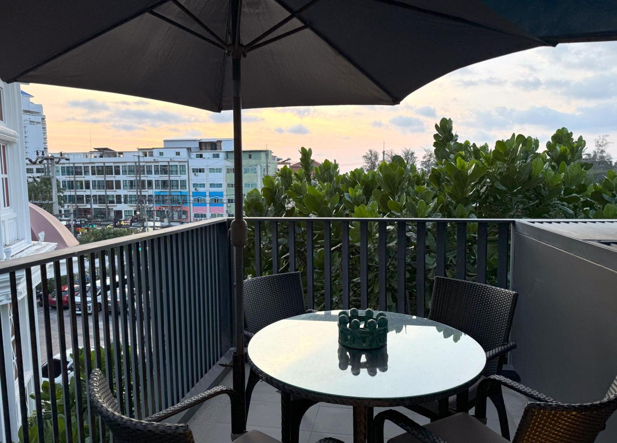 The Deck Condominium By Lofty Patong Bagian luar foto