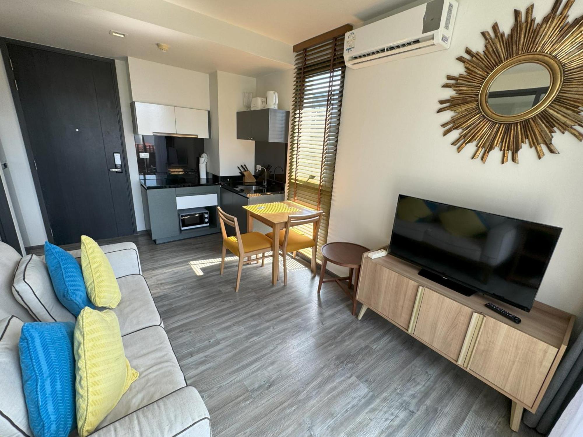 The Deck Condominium By Lofty Patong Bagian luar foto