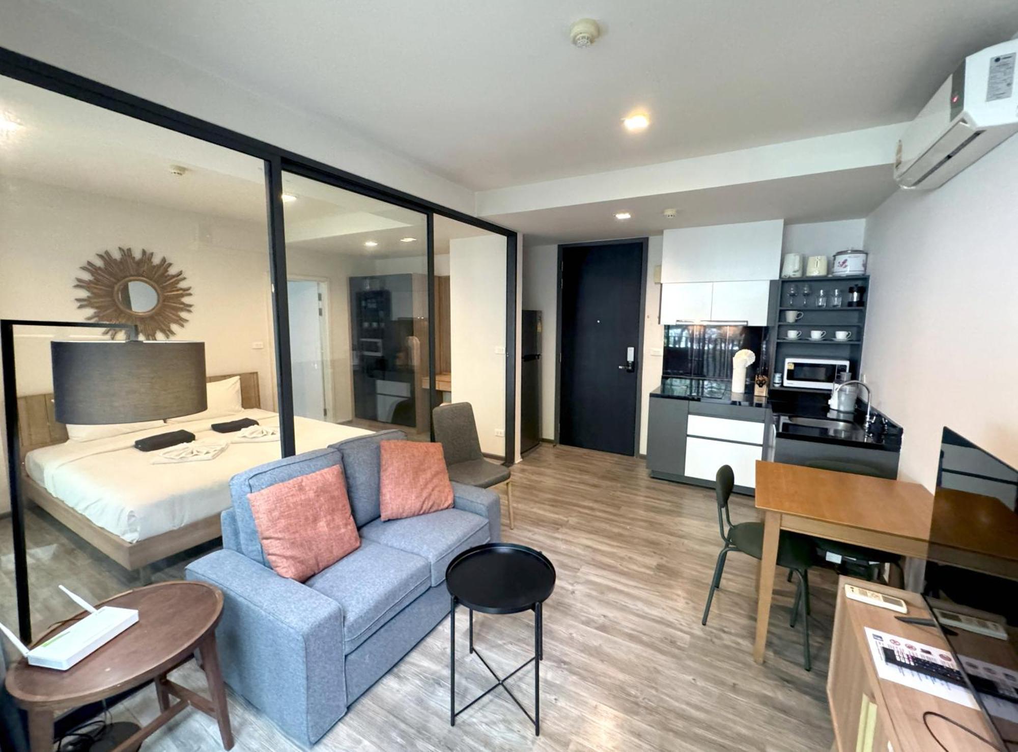 The Deck Condominium By Lofty Patong Bagian luar foto